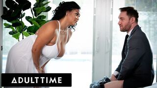 Große natürliche Kätzchen: Ashlyn Peaks springt wild auf den Schwanz des besten Freundes!