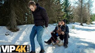 Sex der heißen Generation neben Feuer