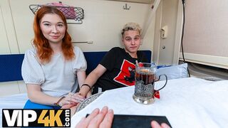 Junge rote mia anal nimmt sex für fremde Aufmerksamkeit auf dem Zug