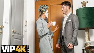 Die reife blonde französische Mutter verführt jungen Kerl wieder