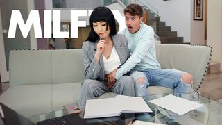 My Remorseful stepmum lässt mich berühren sie muff weil sie vergessen über meinen Geburtstag - MYLF