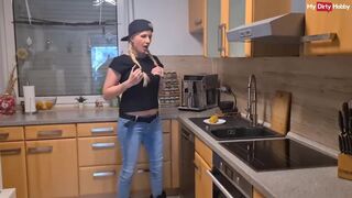Deutsche Amateurmilf verwendet Mais, um ihre Muschi zu ficken und ihren eigenen Saft zu lecken