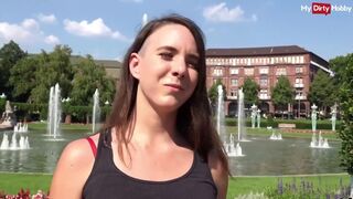 Deutsch tourist Mädchen im Freien anal fick