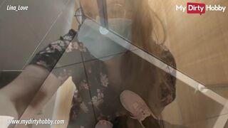 Lina Liebe Nippel Mädchen masturbieren in der öffentlichen Küche