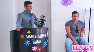 Chanel Camryn blonde Mädchen gewinnt das Datum Spiel und ihr Stiefbruder Schwanz wird voll Orgie