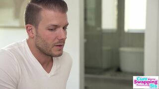 Kinky Katie Kush und heiße Leana Lovings voller kauiger Gesichtsbehandlungen