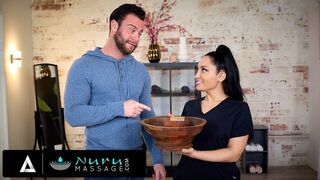 Investor fickt seine Masseurin, um die neueste große Sache zu finden