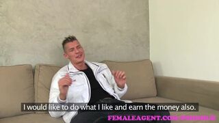 Femaleagent - die unbefriedigende Milf konnte nicht mit dem sexy Stripper Schwanz auf dem Casting halten