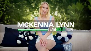 Mckenna Lynns erster porno: blonde Mädchen wild Schwanz Abenteuer