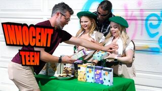 Girl Scouts Coco Lovelock und Haley Spades bekam Muschi von ihren Kunden