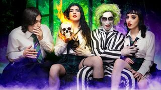 Beetlejuice xxx parody: Aryana Starr verführt ihren jungen Schwanz auf der Höllenparty