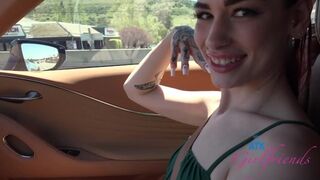 Delilah Day verführt im Auto im Urlaub, reibt Hahn und Folter vor der Pov-Kamera