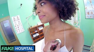 Heiße brasilianische schwarze College-Mädchen medizinische Untersuchung im gefälschten Krankenhaus