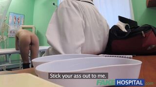 Der unvorhersehbare Arzt fickt die Pussy des Diebs voller Kugeln