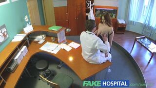 Big-breasted neuer Mitarbeiter saugen und fickt sich für einen Job in der Klinik