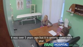 Sarlatan Arzt macht ihre dünn blonde Muschi Arbeit heiß