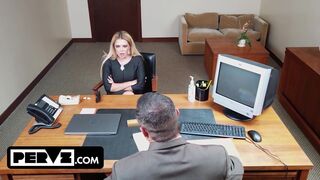 Hot MILF nimmt den Hauptmann's Cock mit ihren schmutzigen Löchern, um Ihre Tochter's Zukunft zu retten ~