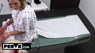Mimi Monet ist ein großer Verführer im Büro des Dickdarms
