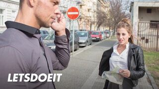 Erstaunliche Touristen Silvia Dellai tief gefickt von einem lokalen Kerl