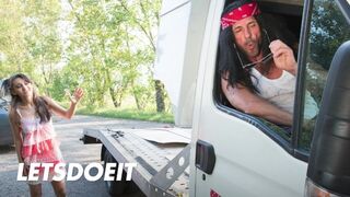 Shrima Malati bekommt eine heiße Leckerei für ihre Muschi nach einer harten Demütigung