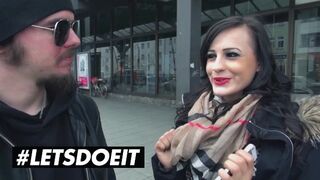 Hümerya Ophelia Deutsch Bru Mädchen bekommt ihren großen Arsch überrascht