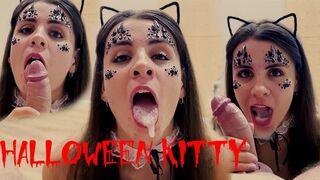 Hot teen Katze schluckt jeden letzten Tropfen