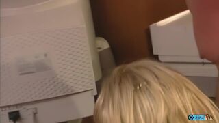 Weizen voller Spermien - wilder Sex mit einem blonden Teenager