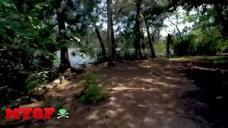 Meine Freundin Jessie Saint ist im Wald schluckend Sean Lawless Schwanz tief