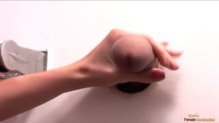 Sie sorgt für einsame milf pussy vor drei glories hole dicks auf einmal