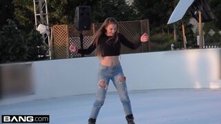 Jessie Wylde verfolgt die Kunst des öffentlichen Blasens