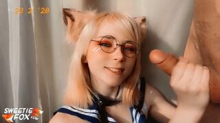 Süße Fuchs saugt auf dem Nachbars Kerl und schluckt alles in Cosplay
