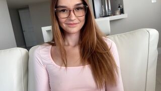 Della Cate's Teenager-Schritter wird den Geheimnissen des Geschlechts erzählt