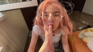 Cute teen sucks seine dick - beste blowjob show