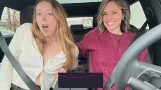 Nadia Foxx und Serenity Cox Auto lesbisch fick faul dicks