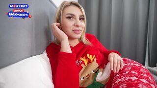Mutter Mostoha gibt sich ihrer Stiefmutter als Weihnachtsgeschenk