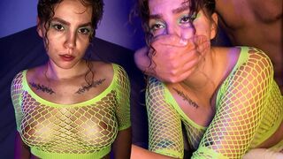 Wow! Ich traf eine Schönheit im Nachtclub, und ich fickte sie hart und ich genoss es in ihrem Mund