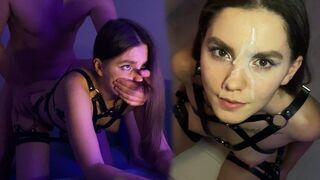 Hot brown weasel lutscht in meinen Rücken und springt auf meinen Schwanz - sieh dir ihr hübsch ansprechendes Gesicht an!