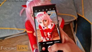 Sie half ihr cosplay Mitbewohner fotografieren und gefickt ihre kleine Muschi