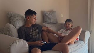 Meine Schwester Mostoha lässt mich das Spiel nicht beenden, bis ich sie zuerst ficke