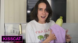 Erster Fick mit meinem Stiefschwester auf der Couch beim Kochen