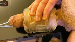 Hot Hahn reiben in einem Flush mit wilden Moaning und schmutzigen Wörtern bis große Freude