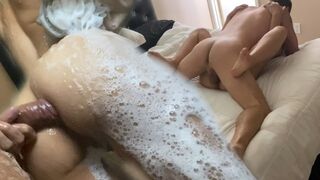 Frühstücksdusche steckt in heißem Fick mit der Freude
