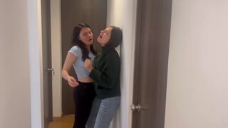 Mein Boss und ich küssen uns die Pussy bei einem Bürotreffen