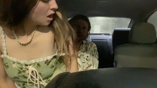 Ich wurde fast gefangen in einem Auto - und ihr Kleid ist gnadenlos süß