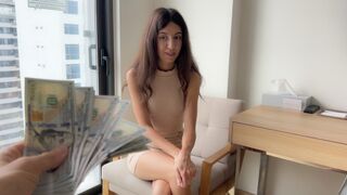 Hotelzimmerservice - die Gastgeberin vereinbart, sex mit dem Gast für Geld zu haben