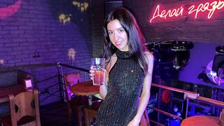 Das Mädchen im Club ist gefickt