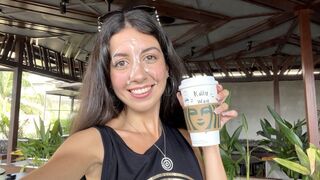 Teenage Blowjob im Badezimmer der Stars - sprühen Schwanz auf sein Gesicht nach Kaffee mit Schleim in der Mitte