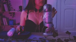 Teenage Girl Whispering Mouth Sucking Counting Spiel