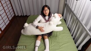 Ich habe meine Stieftochter ins Bett gekettet und ihren Arsch gefickt