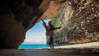 Wilder Fick am schönen Strand und heiße Spermienabdeckungen
